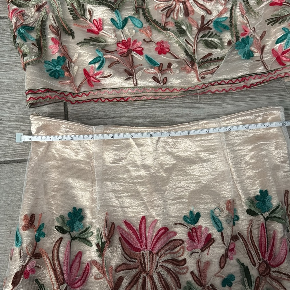 Elegant Floral Skirt Set with Sheer details Size Small - Picture 4 of 11